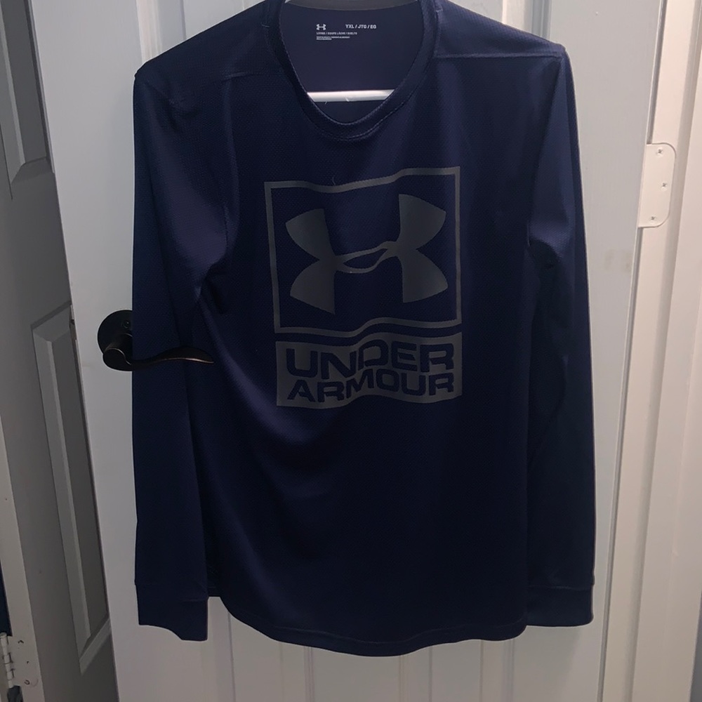navy underarmour long sleeve shirt